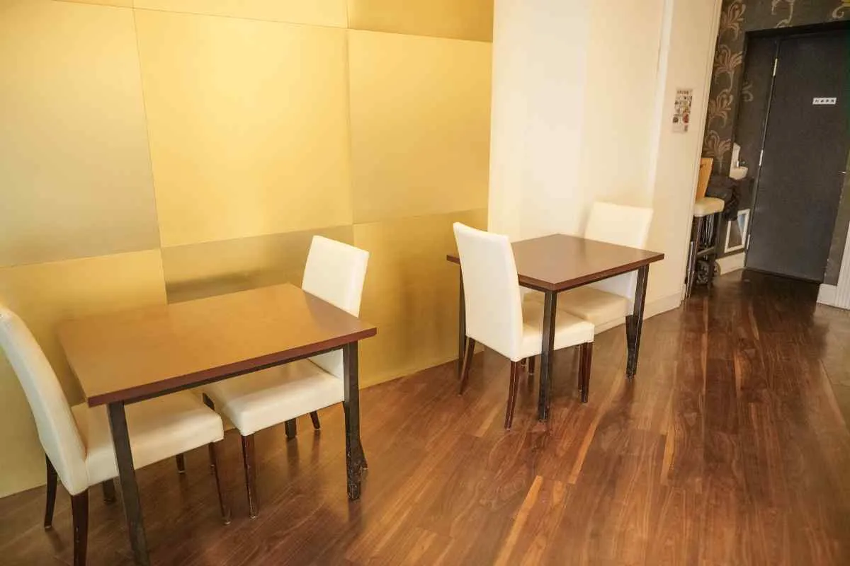 店舗でともに働くスタッフの求人を実施